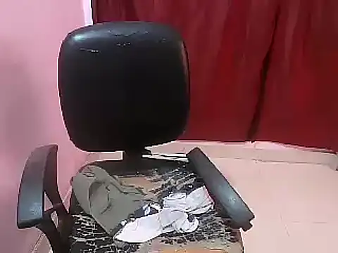 Snapshot of pari_rani7 chatting on November 2025 04:01:01 AM pari rani7 online show from November 2025 04:01:01 AM