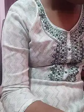 Snapshot of pari_rani7 chatting on November 2025 04:24:01 AM pari rani7 online show from November 2025 04:24:01 AM