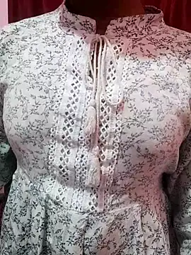 Snapshot of pari_rani7 chatting on November 2025 04:22:01 AM pari rani7 online show from November 2025 04:22:01 AM