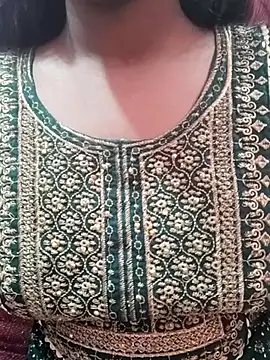 Snapshot of pari_rani7 chatting on November 2025 03:59:02 AM pari rani7 online show from November 2025 03:59:02 AM