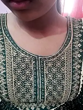 Snapshot of pari_rani7 chatting on November 2025 03:39:02 AM pari rani7 online show from November 2025 03:39:02 AM