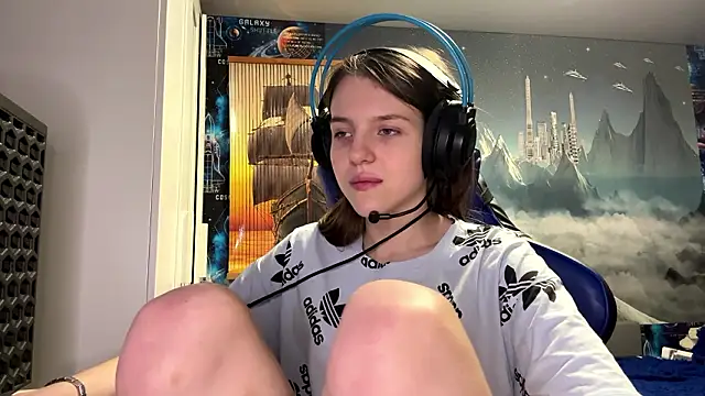 Elira Breeze online show from March 2026 12:22:02 PM