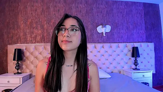 LiaaTurner online show from October 2025 09:02:01 PM