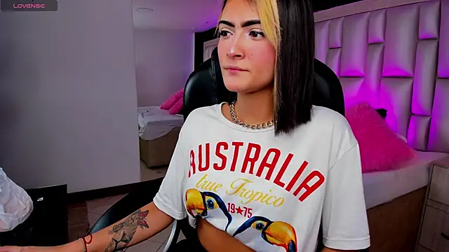 LuisaJonnes  online show from November 2025 05:35:01 PM