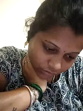 sweetqueen143 online show from November 2025 05:13:02 PM