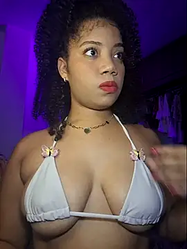 Snapshot of hottielatina chatting on November 2025 10:52:01 PM hottielatina online show from November 2025 10:52:01 PM