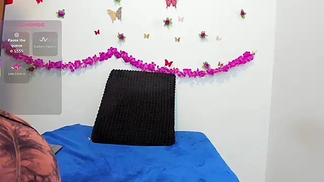 Annniie22 online show from December 2025 07:58:01 AM