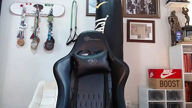 henryhadesflirt online show from January 2026 12:20:02 PM