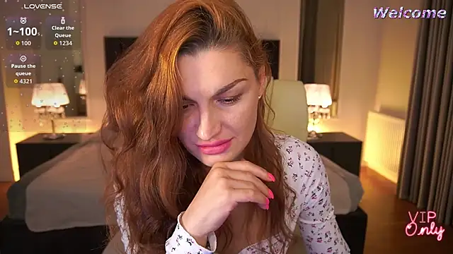 EllaGoldenn online show from June 2026 08:58:01 PM