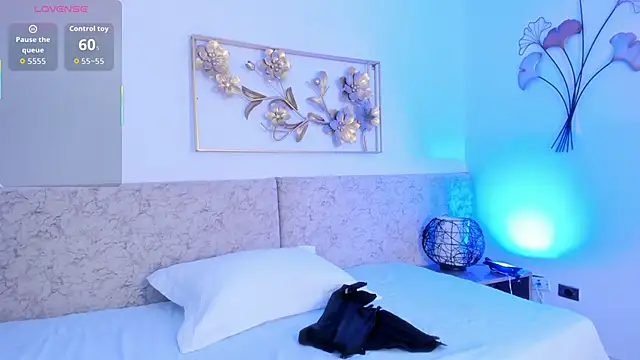 Snapshot of _Malak chatting on November 2025 06:29:01 PM Malak online show from November 2025 06:29:01 PM