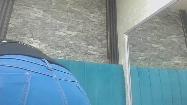 Lil Rose2006 online show from December 2025 01:09:02 PM