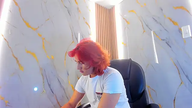 Snapshot of Marian_Cristal chatting on February 2026 04:05:02 AM Marian Cristal online show from February 2026 04:05:02 AM