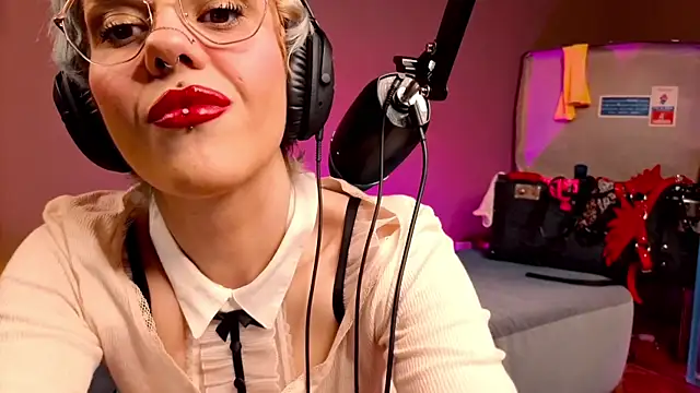 Snapshot of tacodeluxxxe chatting on October 2025 10:39:01 PM tacodeluxxxe online show from October 2025 10:39:01 PM