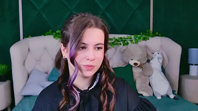 Akira Halls online show from November 2025 08:49:01 PM