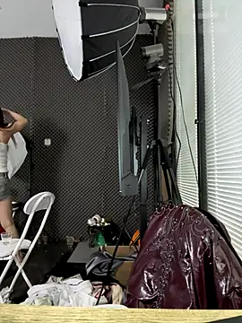 YY-27 online show from November 2025 09:20:02 AM