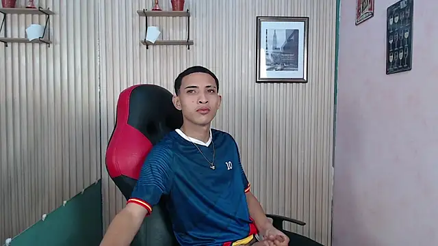 Snapshot of DEIV2_ chatting on November 2025 04:00:02 AM DEIV2 online show from November 2025 04:00:02 AM