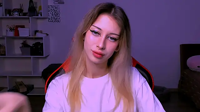 Lori lolii online show from November 2025 07:13:01 PM