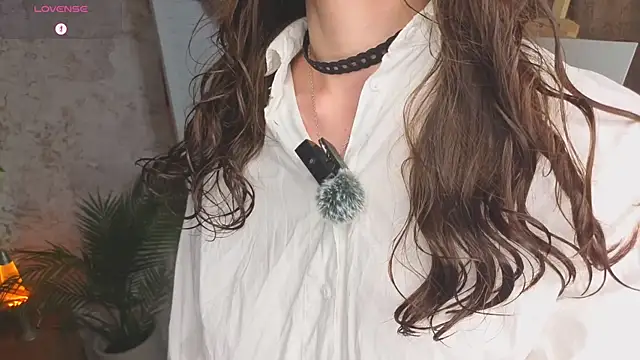 ReneeLippeatt online show from November 2025 08:45:01 PM