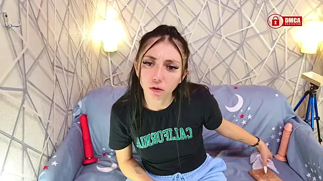 Charming LIA online show from November 2025 05:48:02 PM