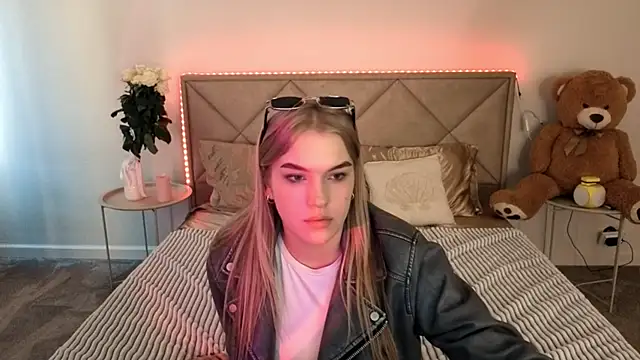 Snapshot of AlinaLiii chatting on March 2026 01:28:02 PM AlinaLiii online show from March 2026 01:28:02 PM