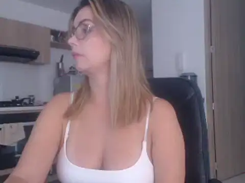 LovePaula online show from February 2025 09:38:02 PM