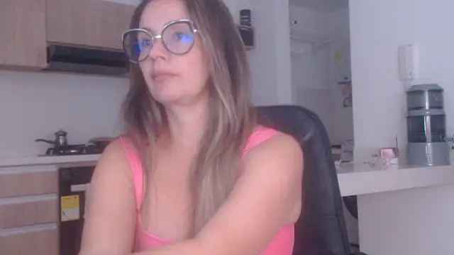 LovePaula online show from June 2026 12:04:02 AM
