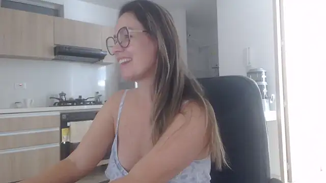 LovePaula online show from July 2026 04:46:01 PM
