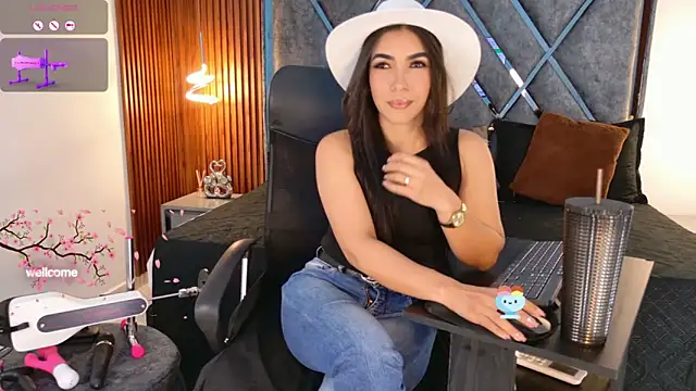 Dafne  Ruiz online show from January 2026 01:04:01 PM