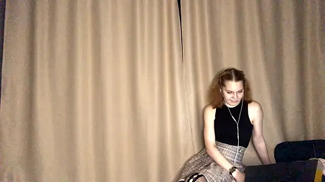 Snapshot of FoxLina chatting on October 2025 07:46:02 PM FoxLina online show from October 2025 07:46:02 PM