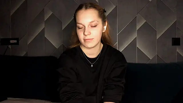 Snapshot of FoxLina chatting on October 2025 07:36:02 PM FoxLina online show from October 2025 07:36:02 PM