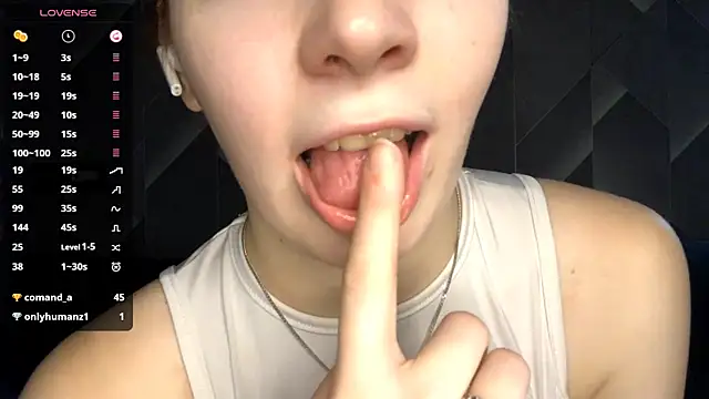 Snapshot of FoxLina chatting on October 2025 08:27:02 PM FoxLina online show from October 2025 08:27:02 PM