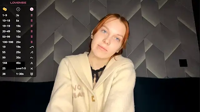 Snapshot of FoxLina chatting on November 2025 07:35:02 PM FoxLina online show from November 2025 07:35:02 PM