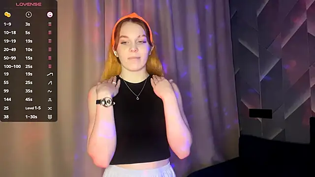 Snapshot of FoxLina chatting on December 2025 08:06:02 PM FoxLina online show from December 2025 08:06:02 PM