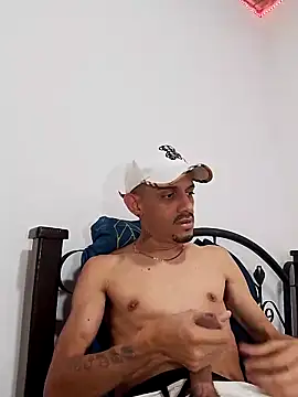 LATINO27CM online show from October 2025 08:50:02 PM