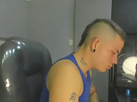 wildthor26 online show from October 2025 04:10:01 AM