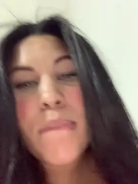 Snapshot of elisacnasc chatting on November 2025 06:24:02 AM elisacnasc online show from November 2025 06:24:02 AM