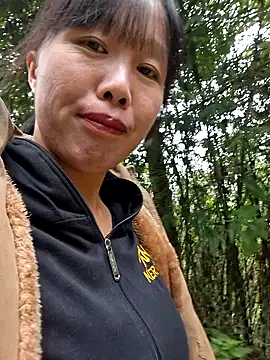 Snapshot of helenzz chatting on October 2025 06:54:01 AM helenzz online show from October 2025 06:54:01 AM