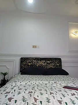 Zola Nooryi online show from December 2025 03:20:01 PM