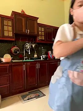 Helen-Tran online show from October 2025 03:14:02 AM