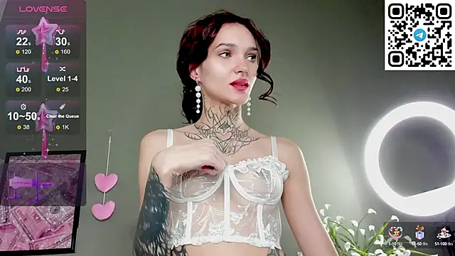 Selena Lune online show from October 2025 02:11:02 AM