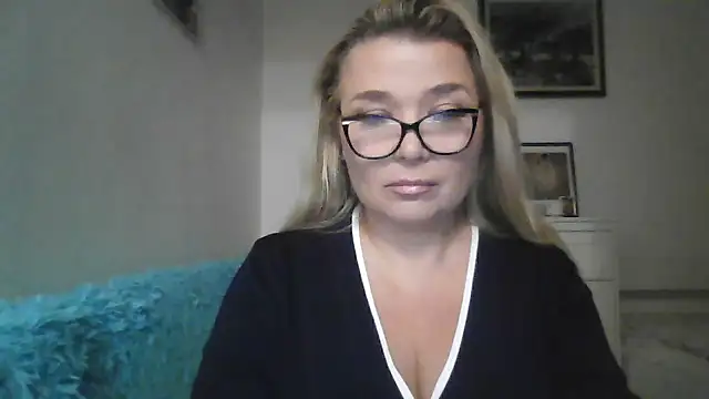 Snapshot of Myrienna chatting on October 2025 08:38:02 PM Myrienna online show from October 2025 08:38:02 PM