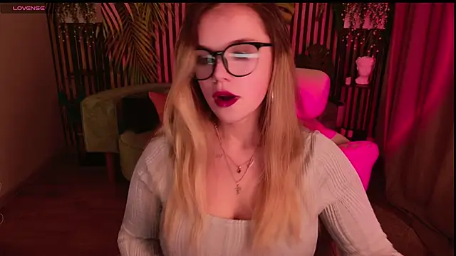 KellyHayden online show from December 2025 05:08:02 PM