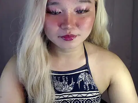 Eyes-on-me online show from October 2025 05:57:02 PM