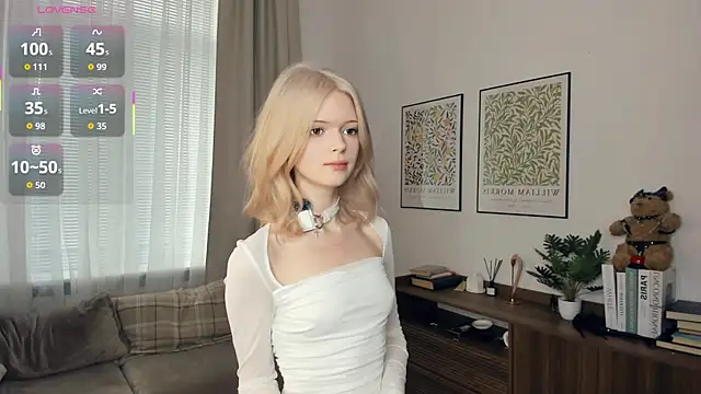 Snapshot of LaureMestler chatting on November 2025 07:41:02 AM LaureMestler online show from November 2025 07:41:02 AM