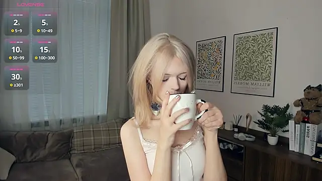 Snapshot of LaureMestler chatting on November 2025 08:35:01 AM LaureMestler online show from November 2025 08:35:01 AM