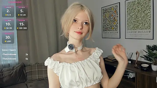 Snapshot of LaureMestler chatting on November 2025 08:06:02 AM LaureMestler online show from November 2025 08:06:02 AM