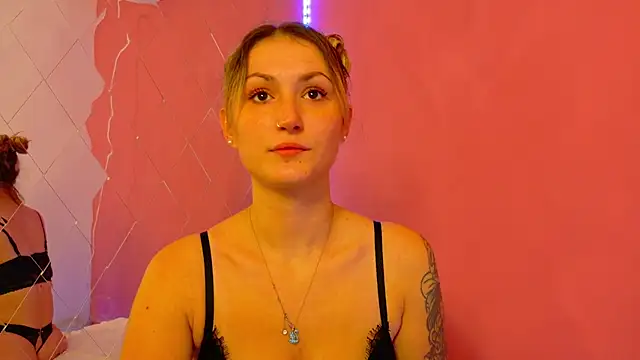 Anaayss  online show from October 2025 04:35:02 AM