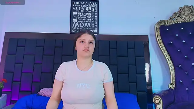 Krystal Heartss online show from October 2025 05:13:02 PM