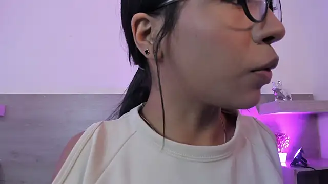 Ivana Hall online show from October 2025 08:06:02 PM