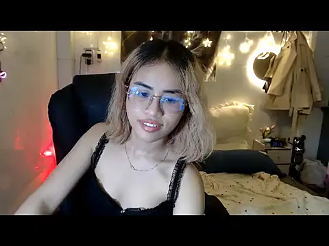 Snapshot of EllieYoon chatting on October 2025 02:29:01 PM EllieYoon online show from October 2025 02:29:01 PM